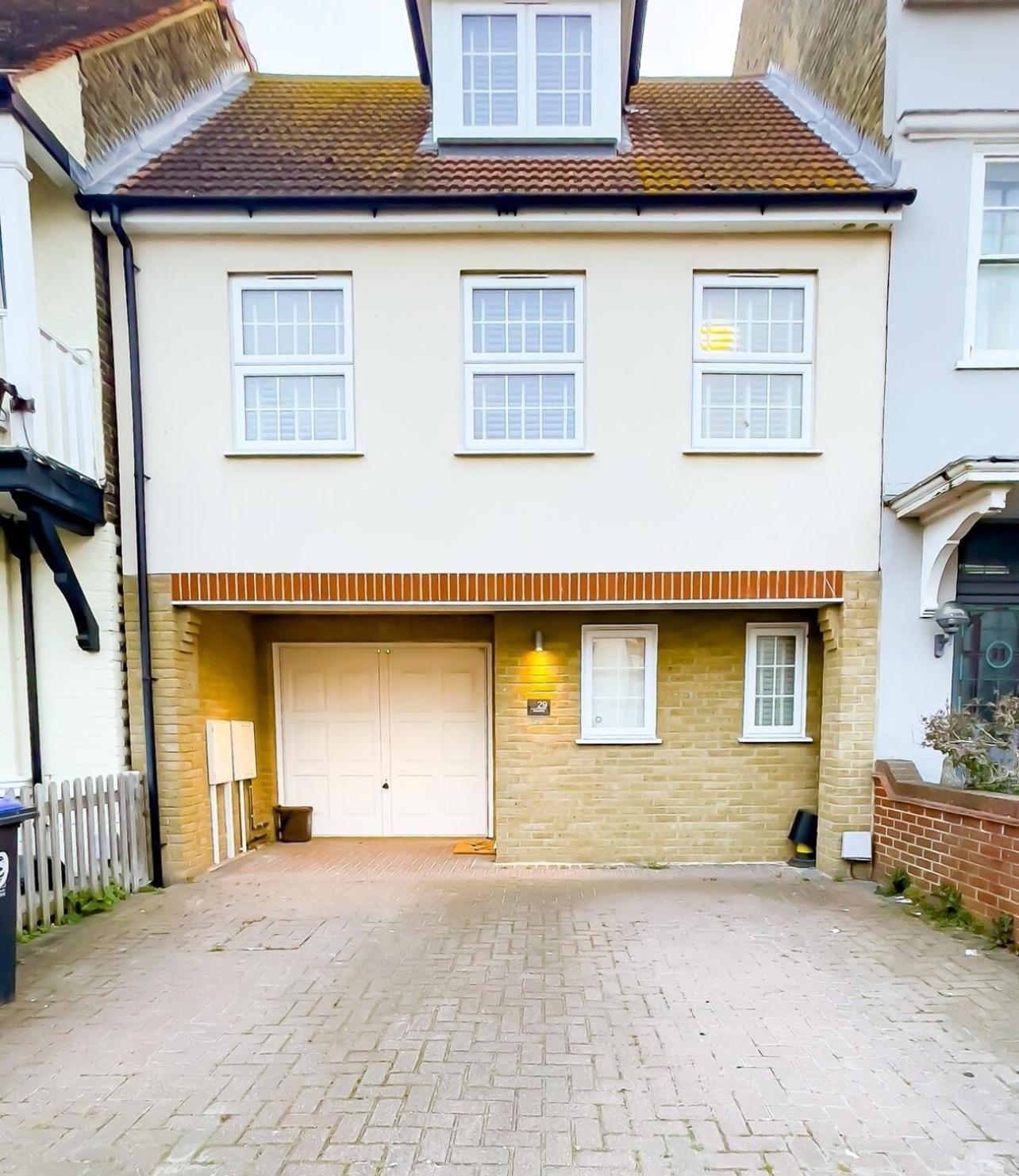 Stylish Margate Coastal Home & Parking By Adliv Exterior photo